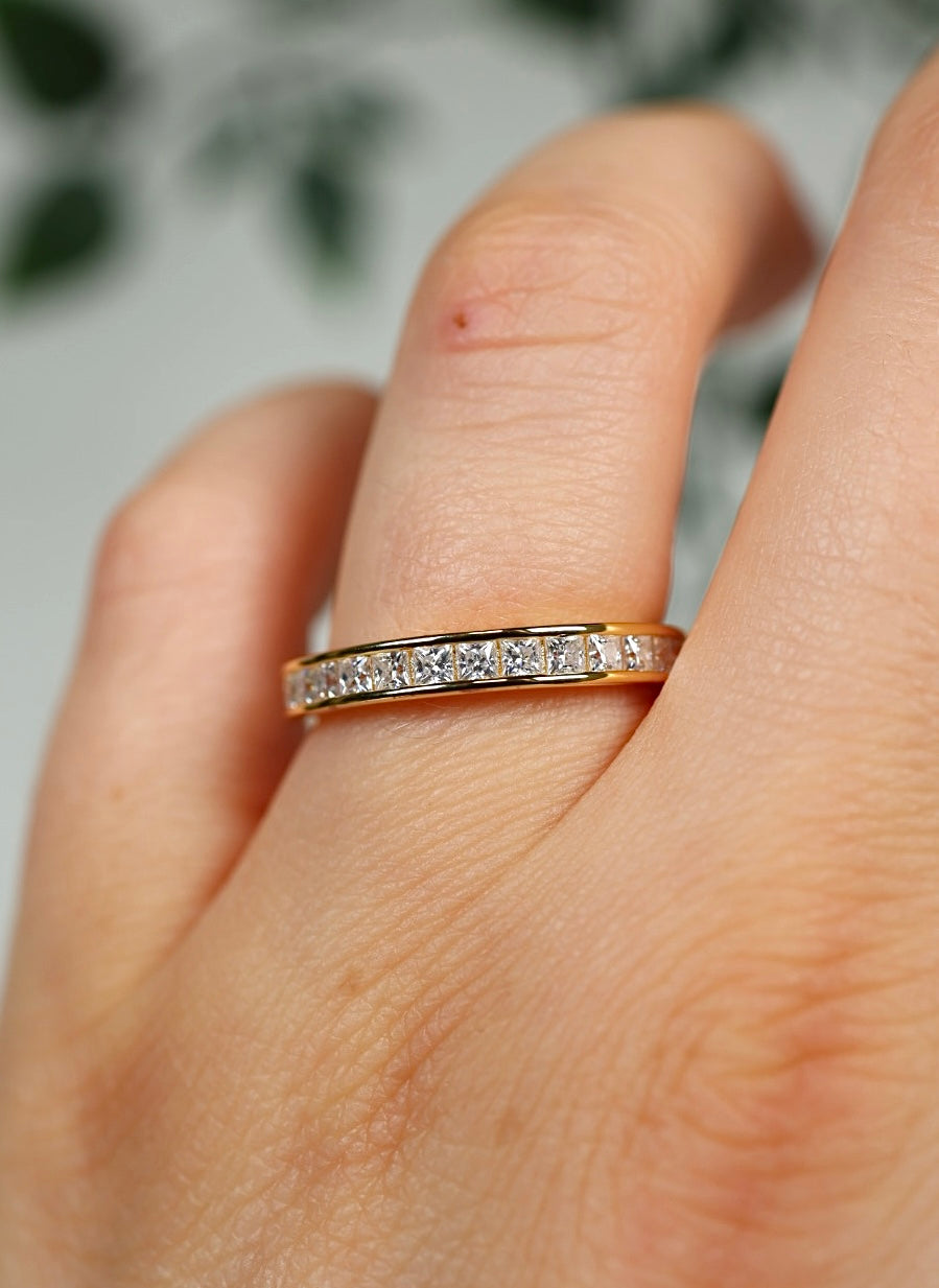Nalya Moissanite Ring