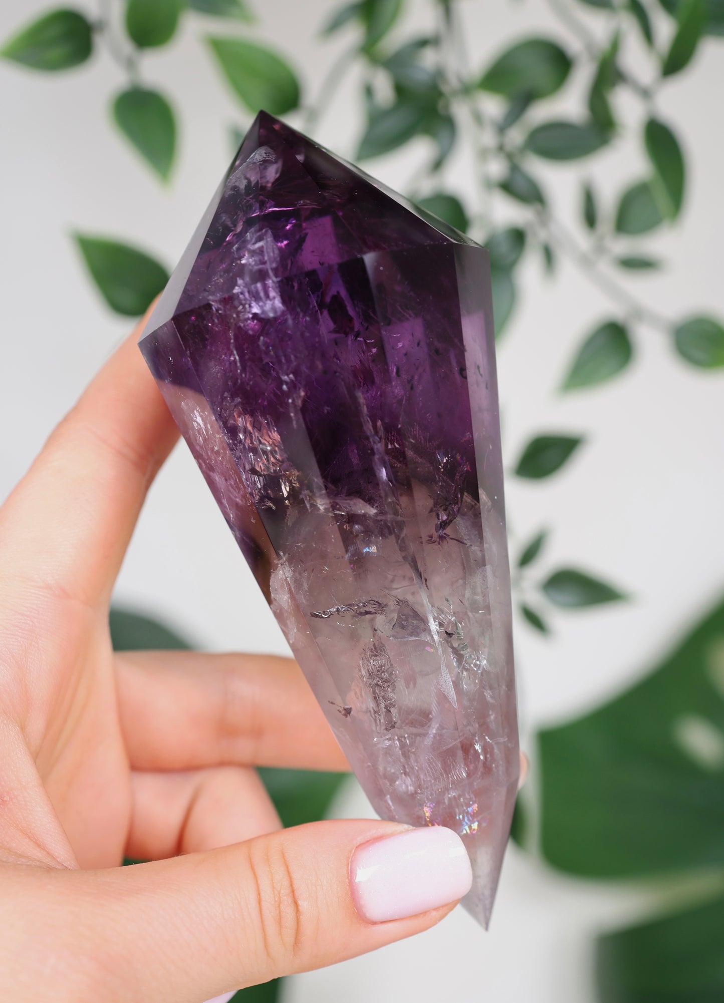 Amethyst Phantom Quarz mit Hollandit ‚Vogel‘ Schliff Nr.188AV