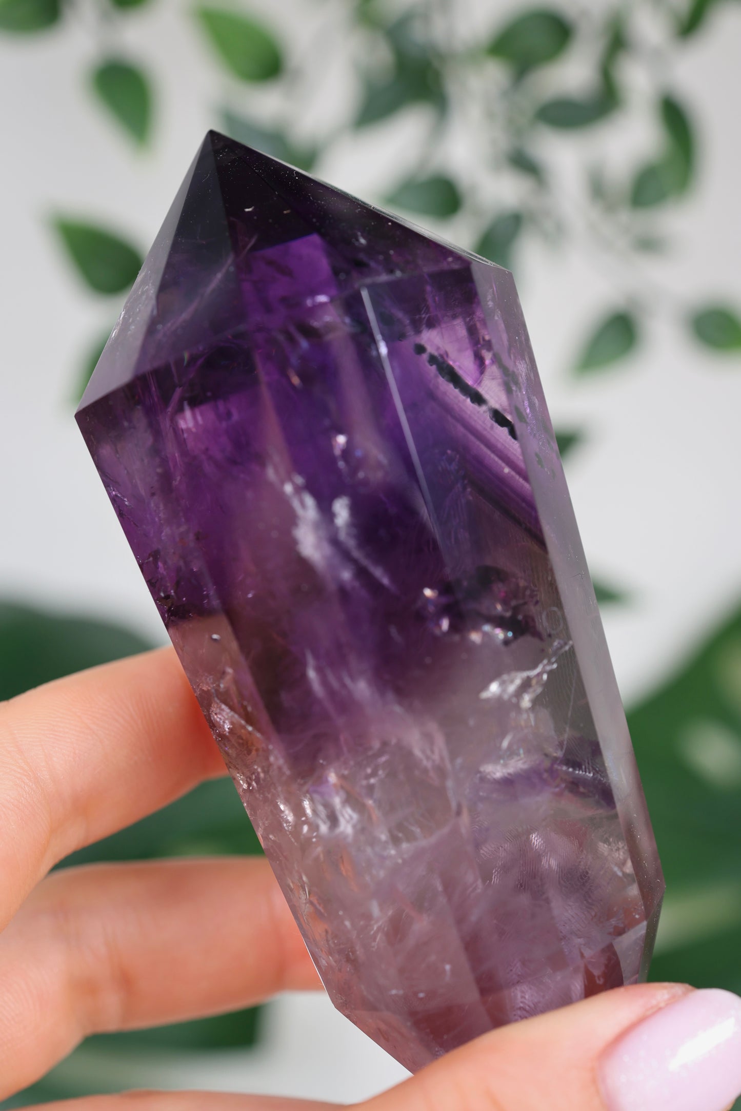 Amethyst Phantom Quarz mit Hollandit ‚Vogel‘ Schliff Nr.181AV