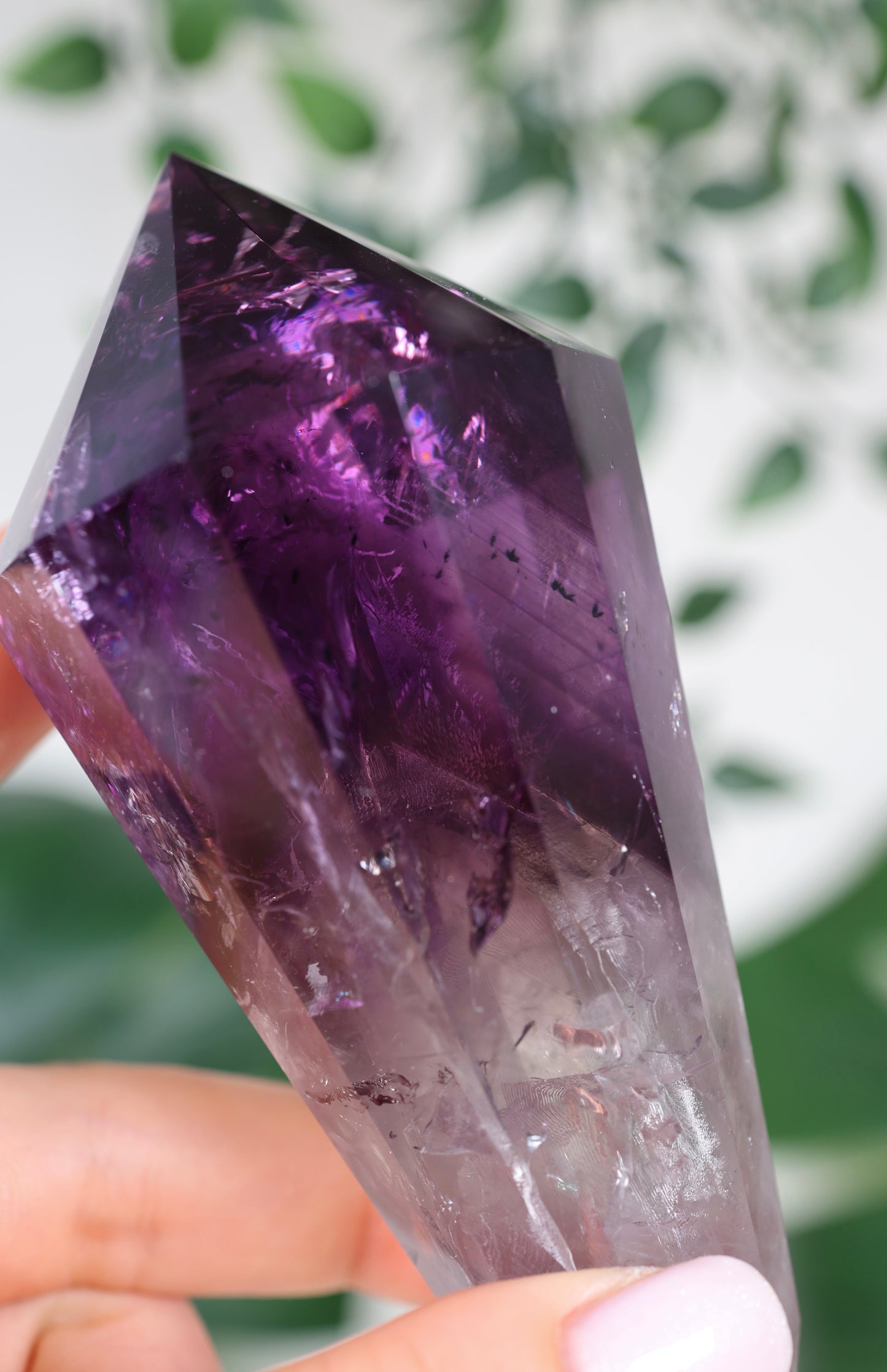 Amethyst Phantom Quarz mit Hollandit ‚Vogel‘ Schliff Nr.188AV