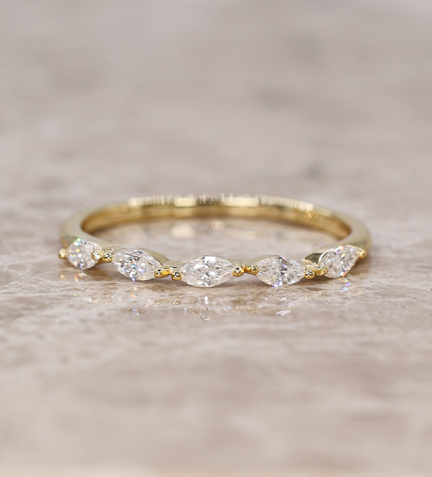 Avenya Ring