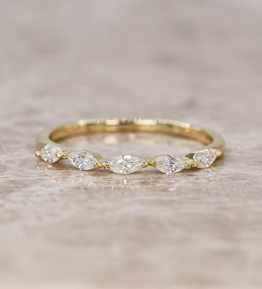 Avenya Ring