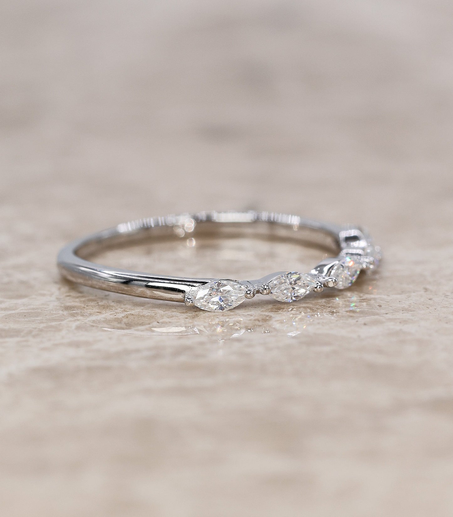 Avenya Ring