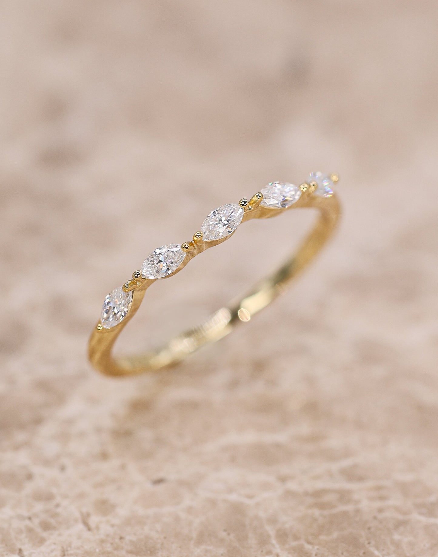 Avenya Ring