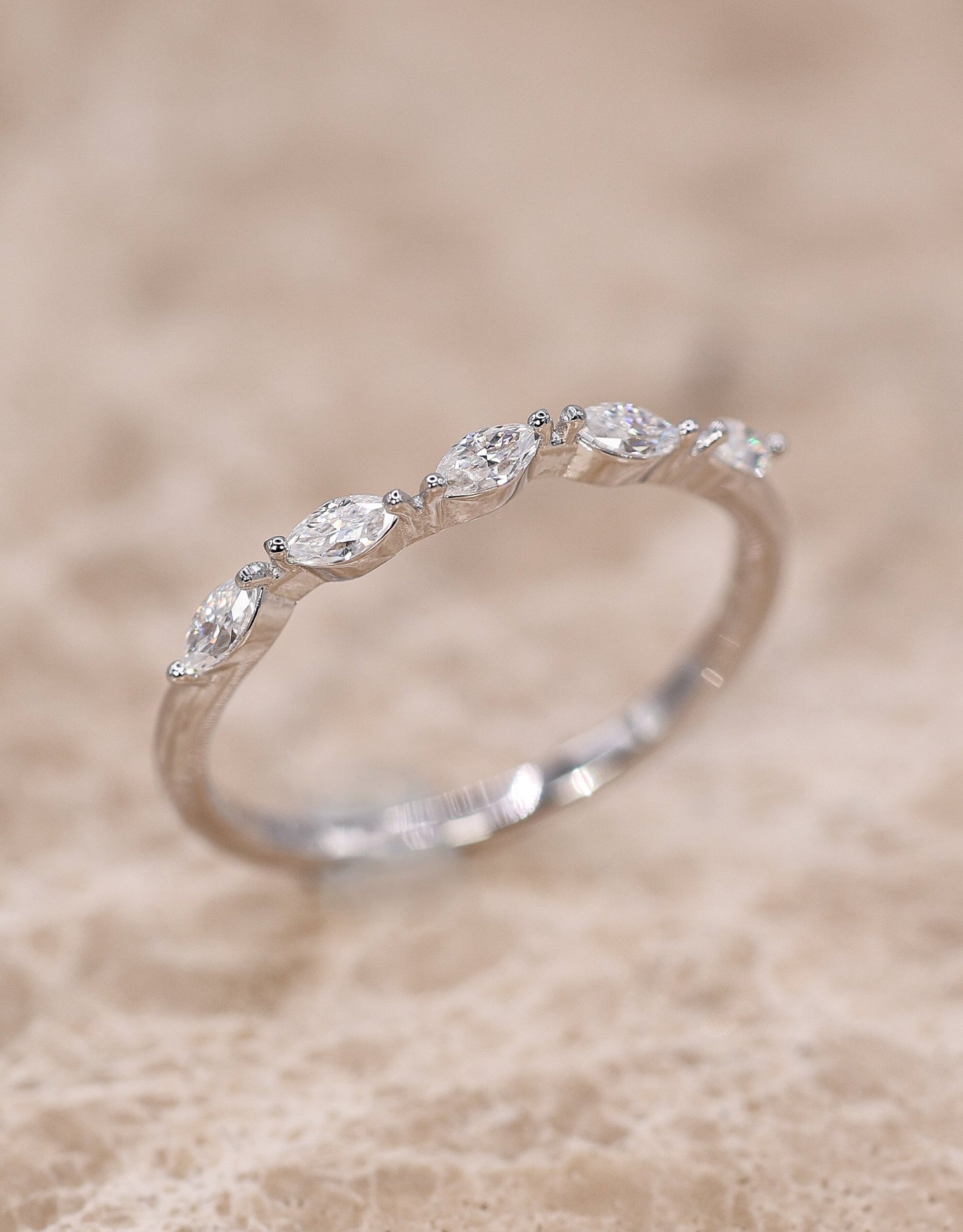 Avenya Ring